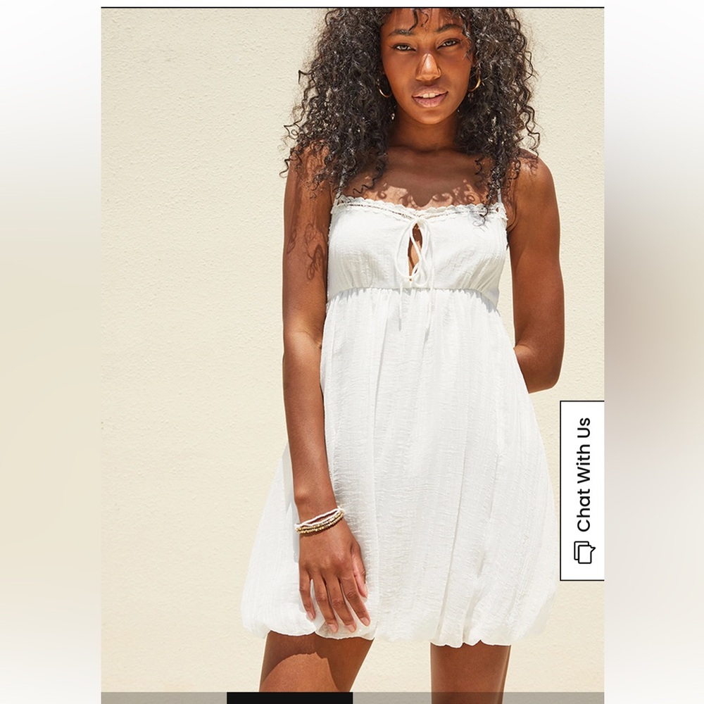 Elegant White Sleeveless Dress